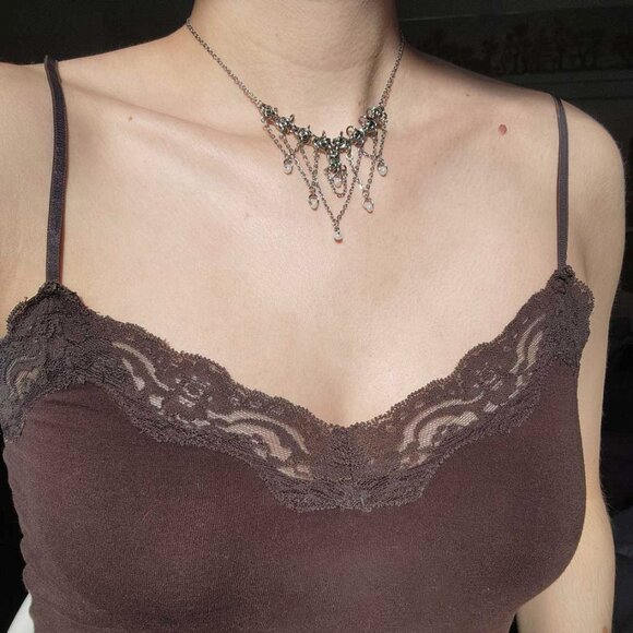 Gothic victorian silver and white pearl chandelier chainmail necklace - Picture 4 of 7